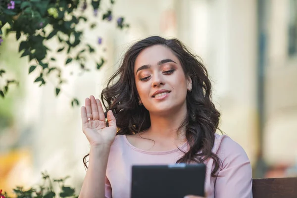 Portrait Young Beautiful Curly Dark Haired Woman Years Old Street — Stockfoto