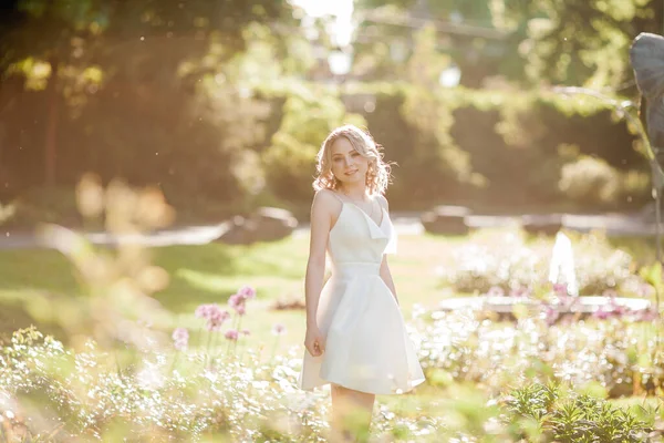 Young Beautiful Blonde 20S Curly Hair White Dress Sunny Sunset — Zdjęcie stockowe