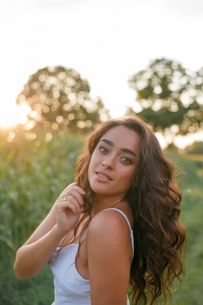 Delightful Young Woman White Sundress Field Green Corn Sunset Light — ストック写真
