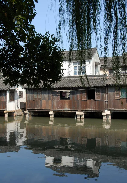 Wuzhen Water Town Provincie Zhejiang Čína Tradiční Dřevěné Domy Kanálu — Stock fotografie