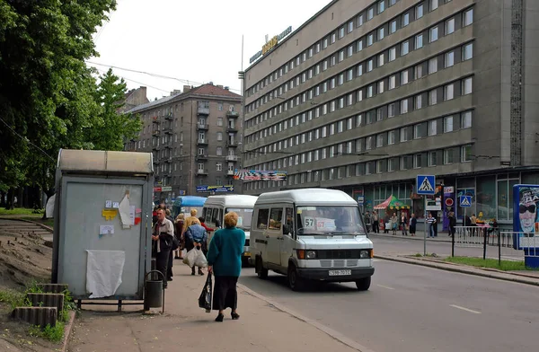Lviv Ukraine Viacheslava Chornovola Avenue People Waiting Local Minibus Transport — Foto de Stock