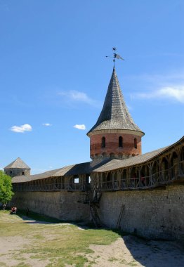 Kamyanets Podilskyi, Ukraine: Kamianets-Podilskyi Castle, the main tourist attraction of the city. View of the castle wall and tower from inside the castle grounds.