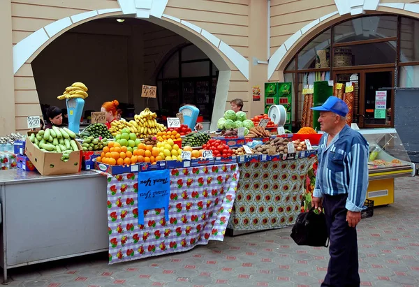 オデッサまたはオデッサ ウクライナ プリヴォス市場 オデッサの伝統的な農家の市場やショッピングモール オデッサはオデッサとも呼ばれる — ストック写真