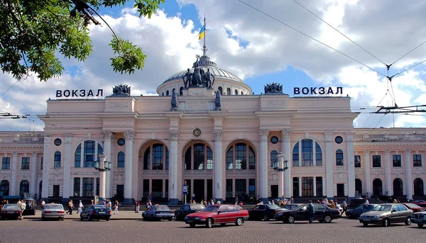 Odesa Odessa Ukraine Personnes Voitures Devant Entrée Principale Gare Odesa — Photo