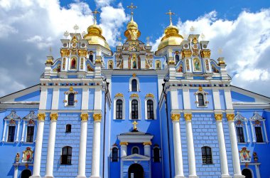 Kyiv veya Kiev, Ukrayna: St Michael 's Golden-Domed Katedrali, St. Michael' s Golden-Domed Manastırı kompleksi içinde. Ukrayna Ortodoks Kilisesi Karargahı. Kyiv, Kiev olarak da bilinir.. 