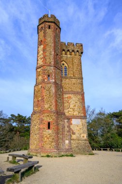 Leith Hill, Surrey, İngiltere: Leith Hill Kulesi Surrey Hills Olağanüstü Doğal Güzellik Bölgesi 'nin bir parçası olan Leith Hill' in zirvesinde. Kule Greensand Yolu 'nda bir dönüm noktasıdır..
