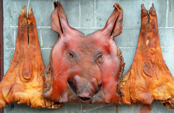 Fenghuang Hunan Province China Meat Pig Head Legs Hanging Sale — Zdjęcie stockowe