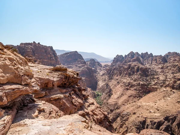 Parede Montanha Rocha Areia Vermelha Que Rodeia Antiga Cidade Petra — Fotografia de Stock