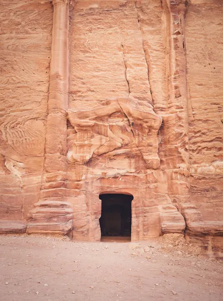 Entrada Túmulo Esculpido Pedra Areia Vermelha Localizado Antiga Cidade Petra — Fotografia de Stock