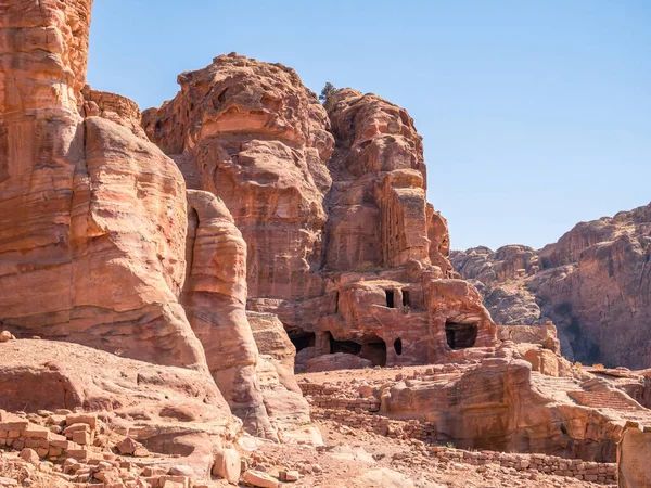 Habitação Antiga Esculpida Rocha Areia Vermelha Cidade Petra Jordânia — Fotografia de Stock
