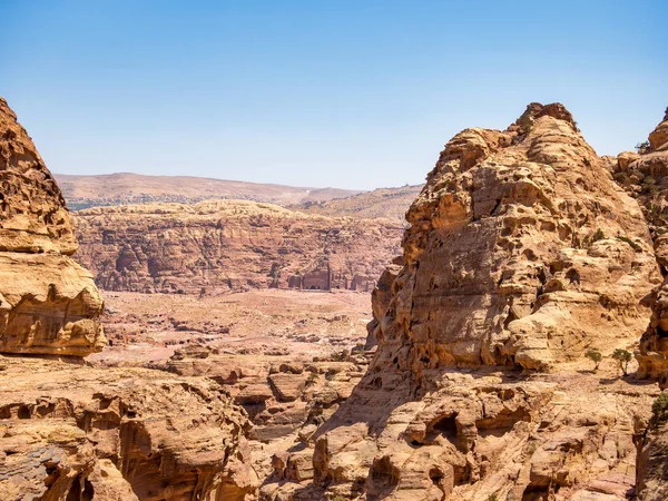 Mur Montagne Sable Rouge Qui Entoure Ancienne Ville Petra Jordanie — Photo