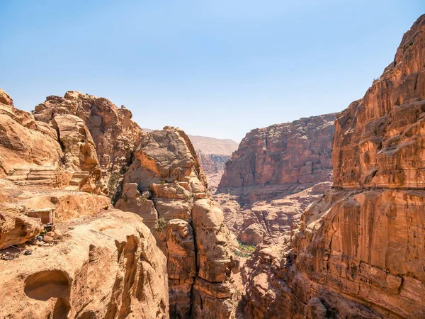 Bergmuur Van Rode Zandsteen Die Oude Stad Petra Jordanië Omringen — Stockfoto