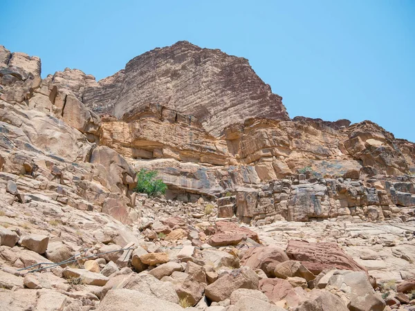 Krótka Wędrówka Słynnego Lawrence Spring Pustyni Wadi Rum Jordania — Zdjęcie stockowe