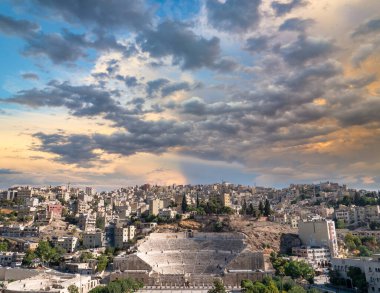 Amman, Ürdün - 09.02.2021: Roma Tiyatrosu Amman, Ürdün 'ün en önemli turistik yerlerinden biri..