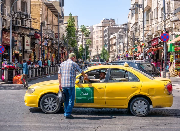 Amman Jordan 2021 Taxi Driver Amman Receiving Payment Customer — Stock Photo, Image