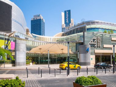 Amman, Ürdün - 09.02.2021: Şam Kulesi 'nin yanındaki Abdali Alışveriş Merkezi