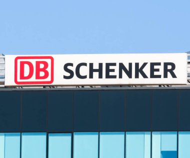 Bükreş, Romanya - 10.01.2021: DB Schenker küresel lojistik sağlayıcıları Bükreş 'te ofisleri.