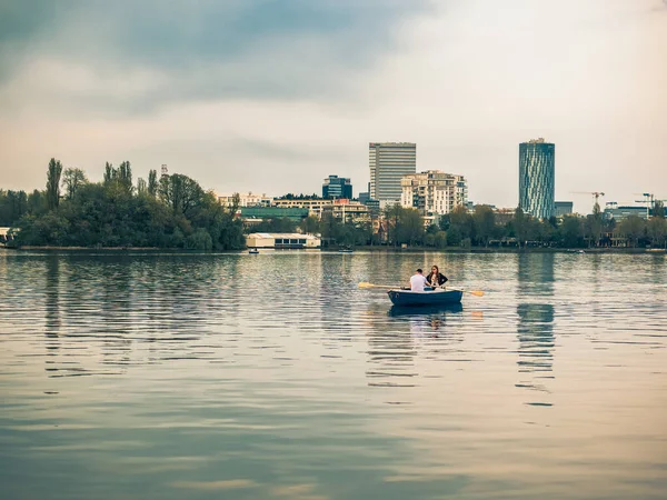 Bucarest Romania 2022 Molte Persone Barca Remi Sul Lago Nel — Foto Stock