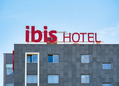 Bükreş, Romanya - 05.20.2022: Bükreş 'te Ibis Otel' de konaklama