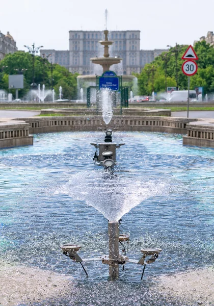 Бухарест Румыния Апрель 2022 Года Фонтаны Водой Площади Unirii Piata — стоковое фото
