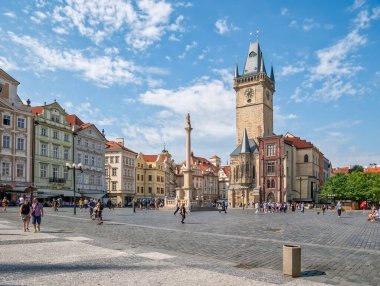 Prag, Çek Cumhuriyeti - Haziran 2022: Sigmund Freud heykeli heykeltraş David Cerny tarafından Prag 'da