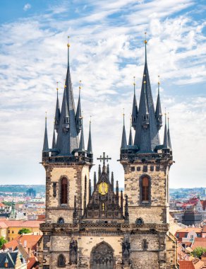 Prag, Çek Cumhuriyeti - Haziran 2022: Tyn 'den Önceki Meryem Kilisesi (Chram Matky Bozi pred Tynem) Prag' ın eski bir kasabasında