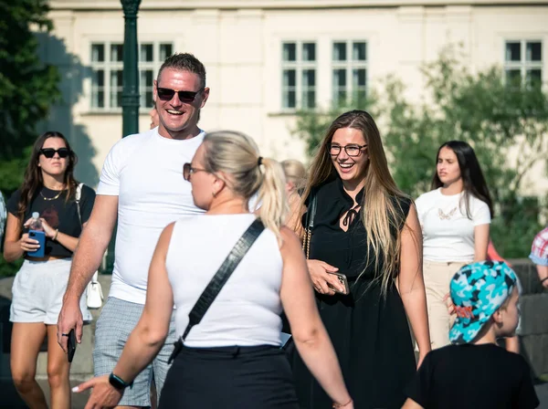 Prague Czech Republic June 2022 Happy Smilling Tourists Strolling Taking — Stockfoto