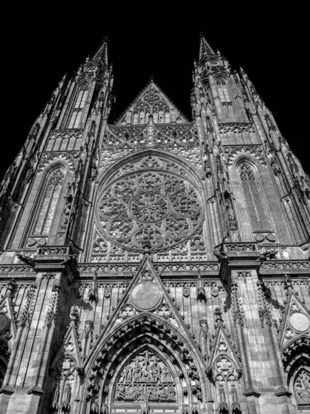 Bela Vista Com Torres Góticas Catedral São Vito Localizada Castelo — Fotografia de Stock