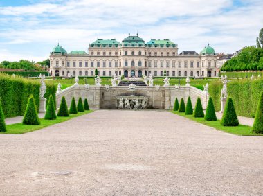 Belvedere Sarayı (Schloss Belvedere) ile birlikte Barok mimari tarzında inşa edilmiş ve Avusturya 'nın Viyana kentinde yer almaktadır.