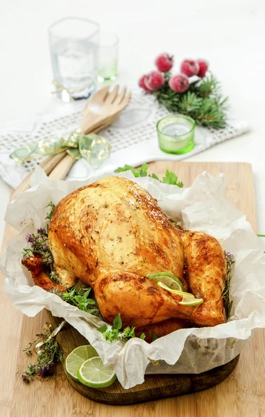 Baked chicken with herbs — Stock Photo, Image