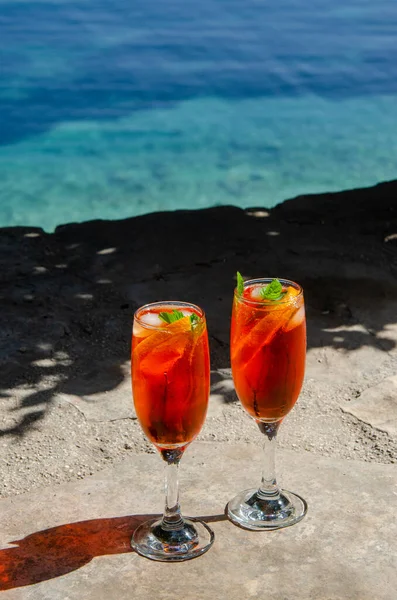 Dos Vasos Spritz Cóctel Bebida Larga Piedra Con Fondo Vista — Foto de Stock