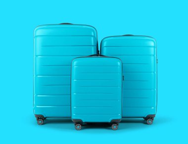 Mavi arka planda seyahat için şık mavi valizler..