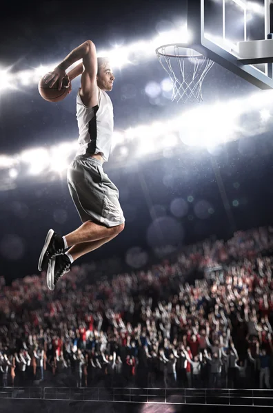 Basketballspieler in Aktion — Stockfoto