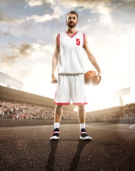 Basketball player in action on background of sky and crowd — Stock Photo, Image