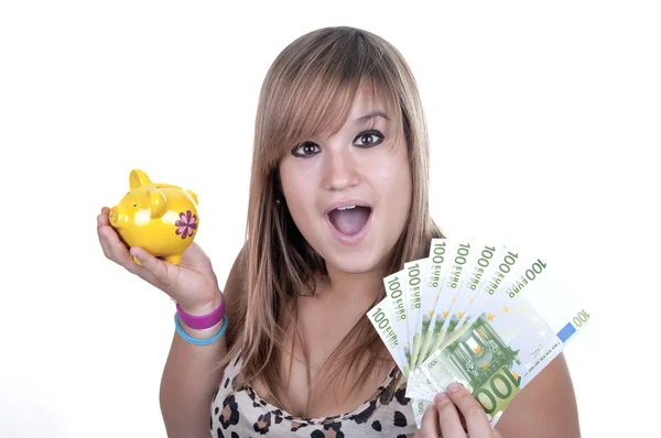 Счастливый подросток держит копилку и счета — стоковое фото