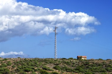 güneşli yeşil alana verici Kulesi 