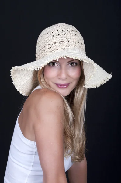 Mulher bonita usando um chapéu , — Fotografia de Stock
