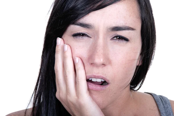 Jeune femme dans la douleur a mal aux dents — Photo