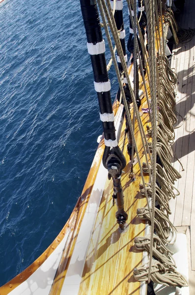 Vista desde la cubierta de un velero — Foto de Stock