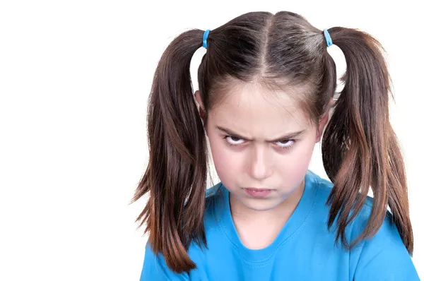 Bonito menina com raiva com engraçado grimace — Fotografia de Stock