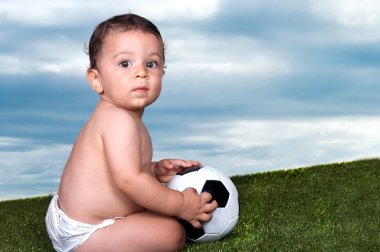 Futbol topu ile bebek 