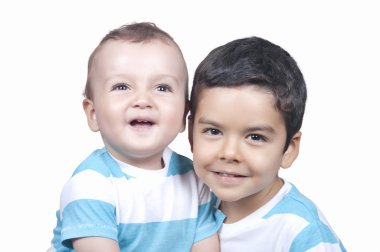 dwa małe uśmiechający się chłopiec dziecko braci 