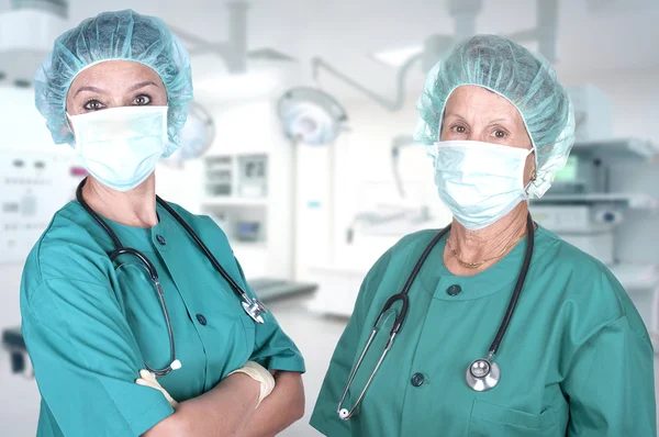 Two female surgeons — Stock Photo, Image