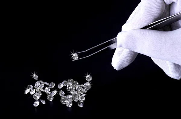 Beautiful shining crystal (diamond) in the tweezers — Stock Photo, Image