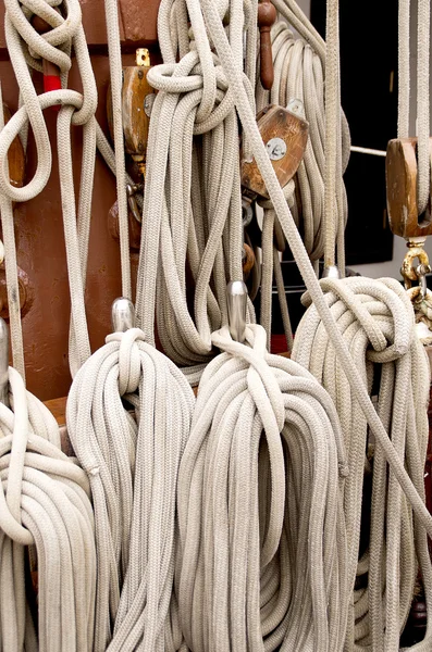 Ropes on a sailboat 2 — Stock Photo, Image