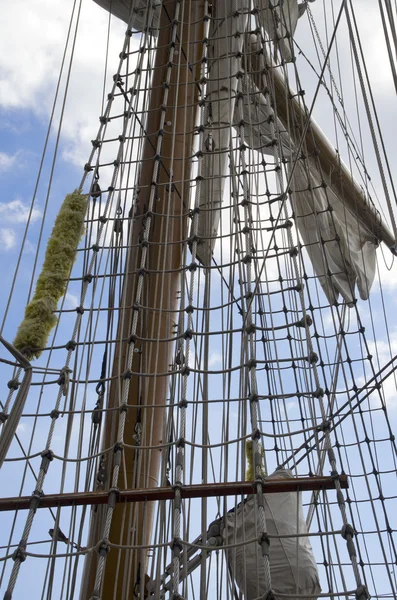 セーリング船の海洋のロープのはしご — ストック写真