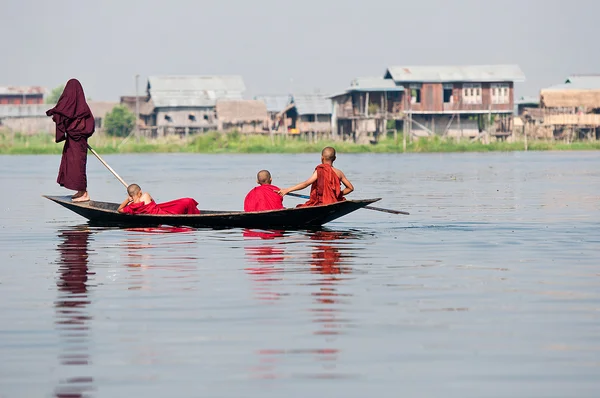 Keşişler Inle Gölü burma üzerinde