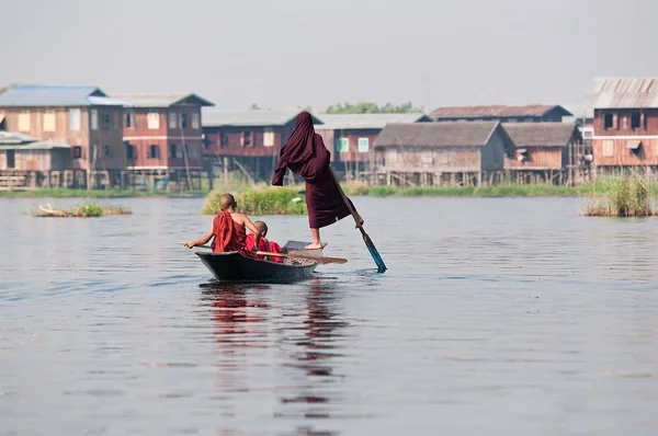 Keşişler Inle Gölü burma üzerinde