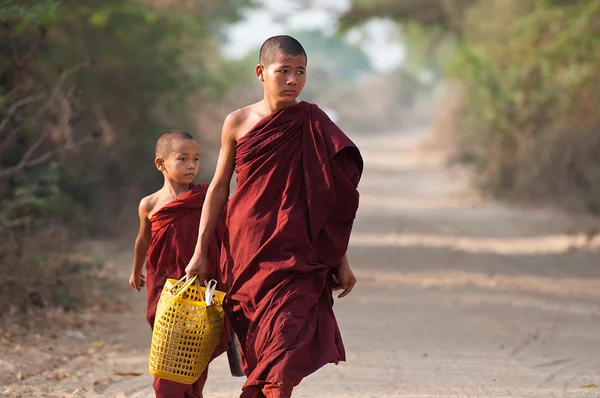 Monks from Bagan — Stock Photo, Image