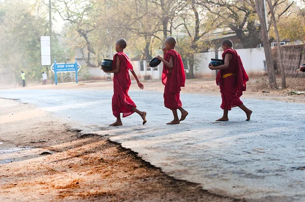 Monks from Bagan — Stock Photo, Image